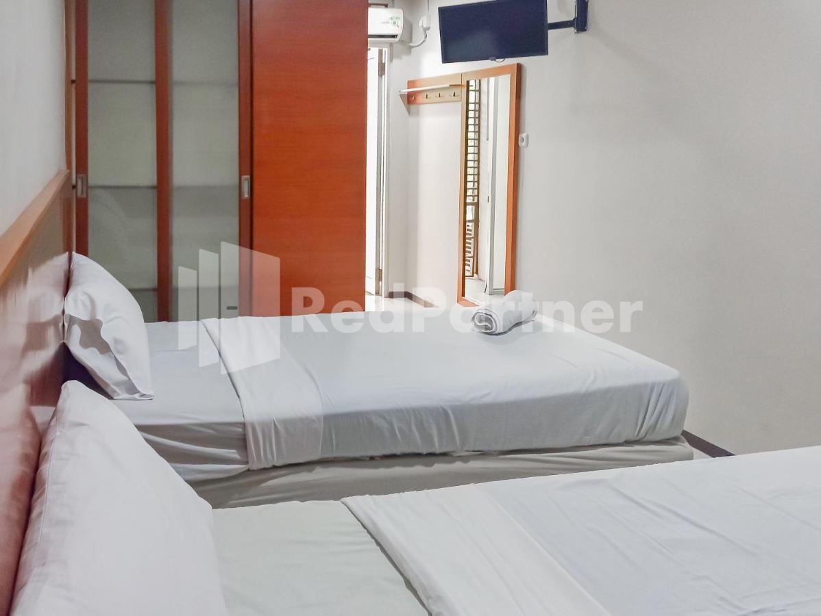Sang Surya Guesthouse Syariah Near Rs Hasan Sadikin Mitra Reddoorz Bandung Extérieur photo